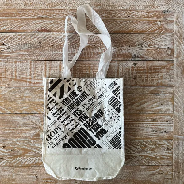 Lululemon Small Reusable Bag 🖤 White/Black Logo | Pre-Loved Excellent Condition - Image 3