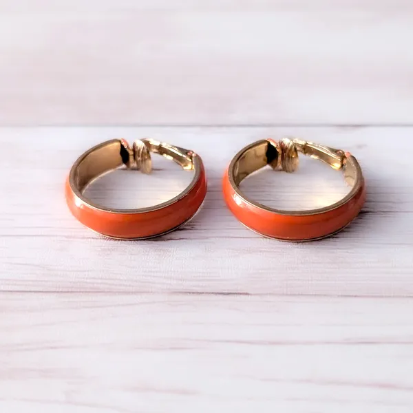 Vintage Clip On Earrings Retro Darker Shade of Orange & Gold Tone Hoops 1" - Image 5