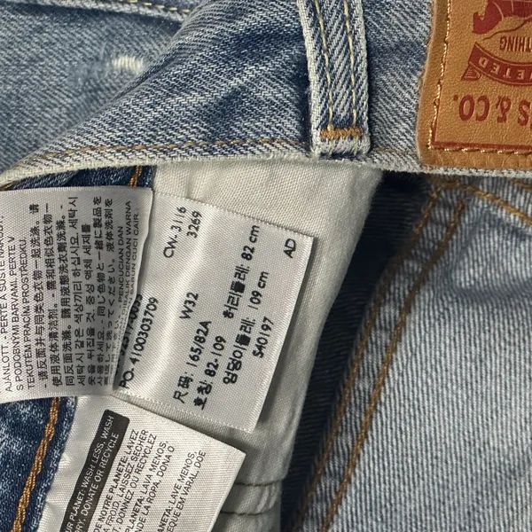 Levi’s 501 Distressed Denim Butterfly Buttons Jean Shorts NWT - Image 7