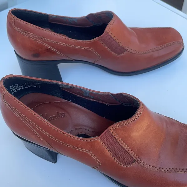 Clarks ankle leather boots size 7.5 2.5inch block heels - Image 2