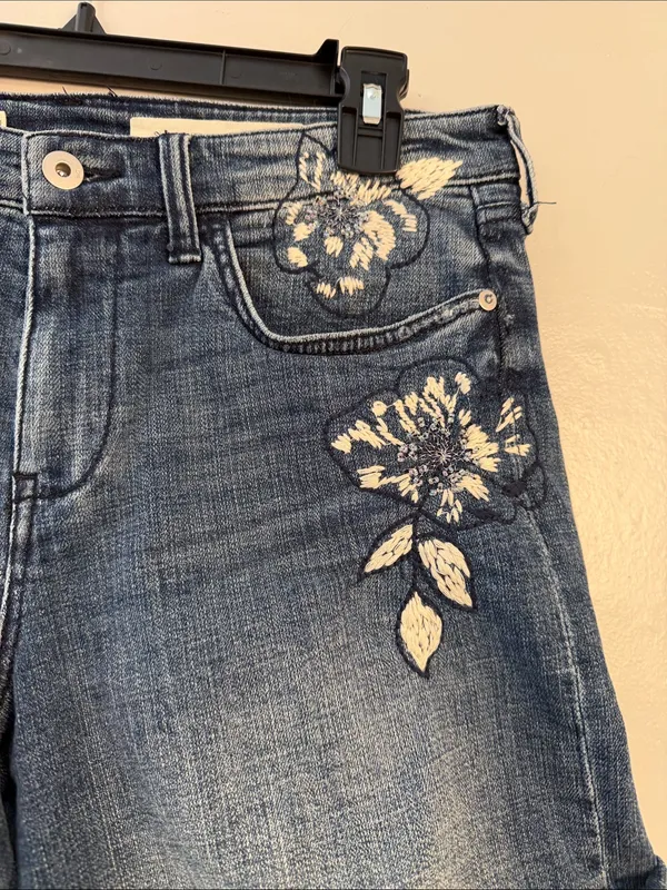 Pilcro embroidered jeans shorts 28 slim boyfriend - Image 3