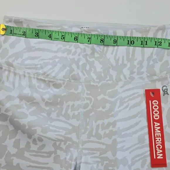 Good American NWT Essentials Leopard Foil‎ Bike Shorts Women's size 3 - Large - Image 10