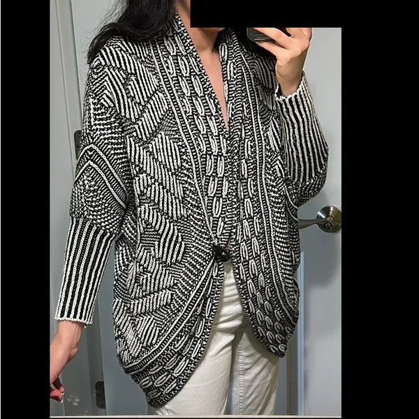 Size small 3/4 sleeve black patterned cardigan - Image 3