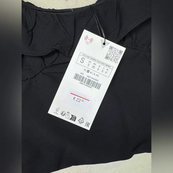Zara Black Ruffled Sleeveless top , has no stretch - Image 3