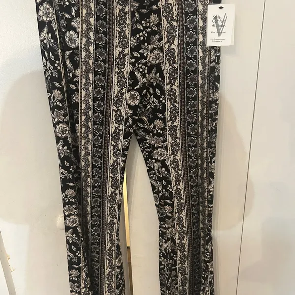 Black and White Floral Patterned stretch Bell bottom Pants Size L - Image 4