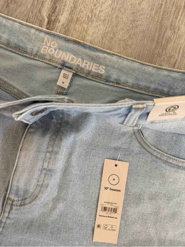 NWT No Boundaries Light Wash Denim Fray Bermuda Shorts, Size 18, 10" Inseam - Image 3