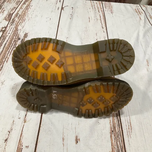 Womans Dr.‎ Martens 939 Greasy Suede Tan Boots - Image 4