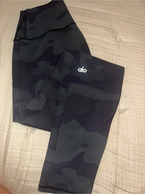 Alo Yoga High-Waist Camo Vapor Leggings size S - Image 3