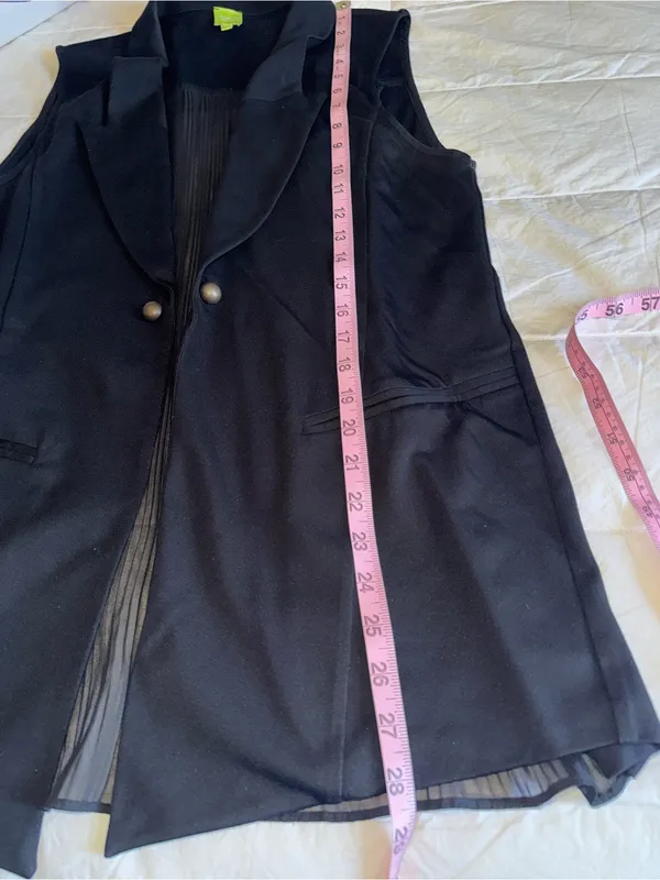 Tailored Sleeveless Black Vest with Notch Lapel - Image 7