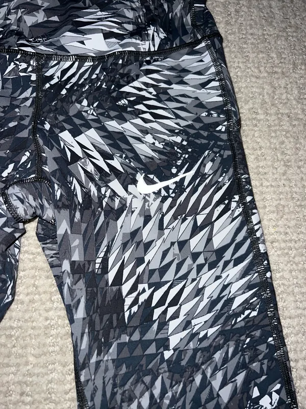 Nike Capri Pants Dri-Fit - Image 2