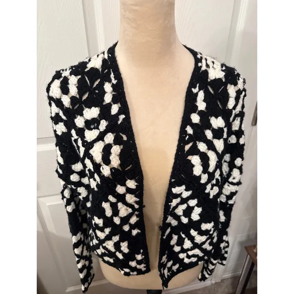 Elan Kylee Macrame Crochet Cropped Cardigan in Black/White, S - Image 5