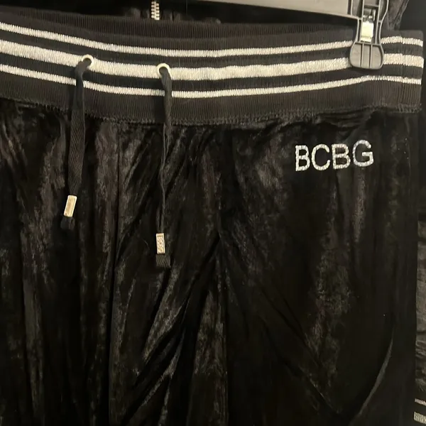 BCBG Max Azria BLACK VELVET BLING SILVER STUD DRAGON & LOGO HOODIE & CROPPED PANTS SET NWT - Image 11