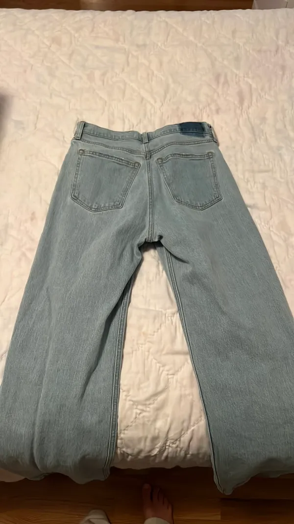 Abercrombie High-Rise Jeans 90s Relaxed - Image 2