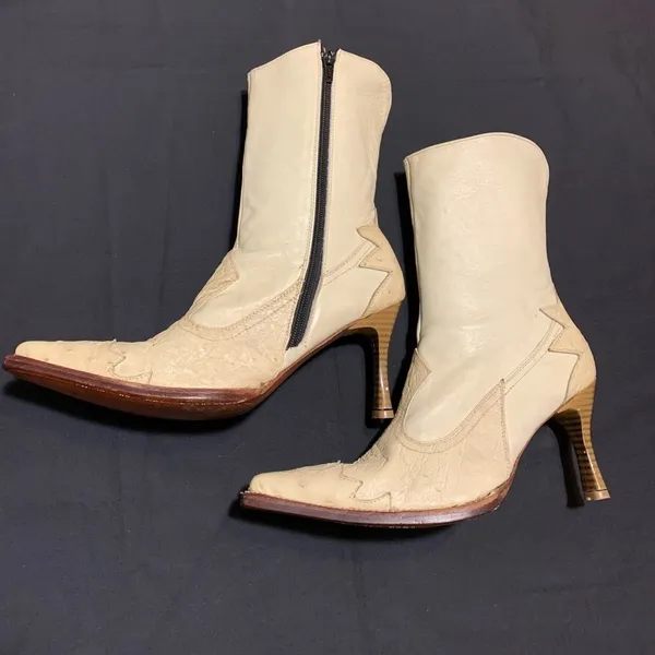 Women’s Mid Calf Heeled Cream color Western Boots approximate size 9/9.5 - Image 7