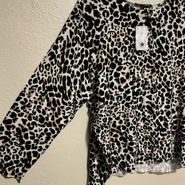 Cable & Gauge Leopard Print Button Front Top | Long Sleeve Knit Blouse XL - Image 4