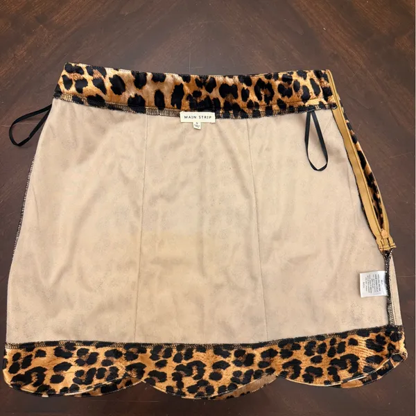 Leopard Print Velvet Mini Skirt - Image 2