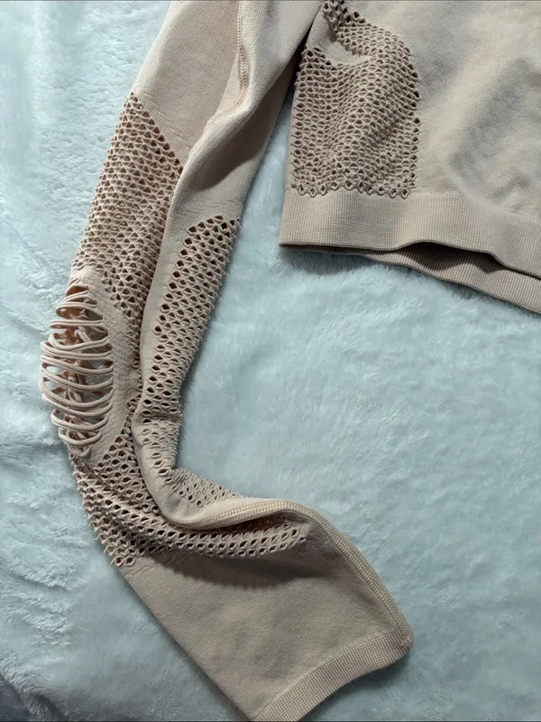 Alo yoga size large pink Cropped Open-Knit Long Sleeve Top in Light Blush - Image 5