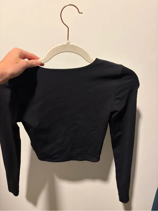 Aritzia Babaton Contour Long Sleeve Top - Image 3