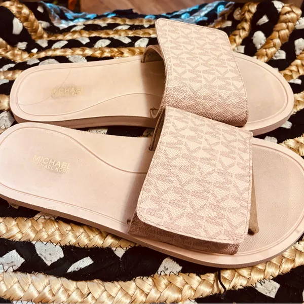 Michael Kors MK Signature Logo Print Wade Slide sandals in pink - Image 7