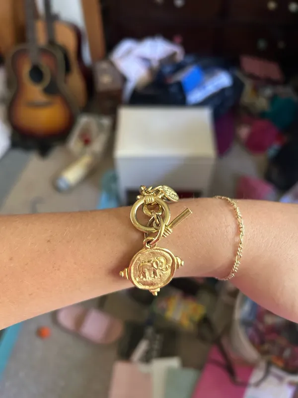 Susan Shaw Elephant Bracelet Gold - Image 3
