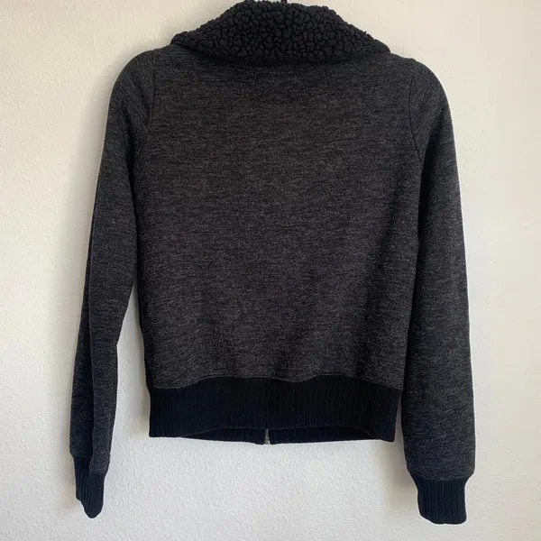 Abercrombie & Fitch Sherpa Collared Fleece‎ Lined Full Zip Jacket in Dark Gray - Image 2