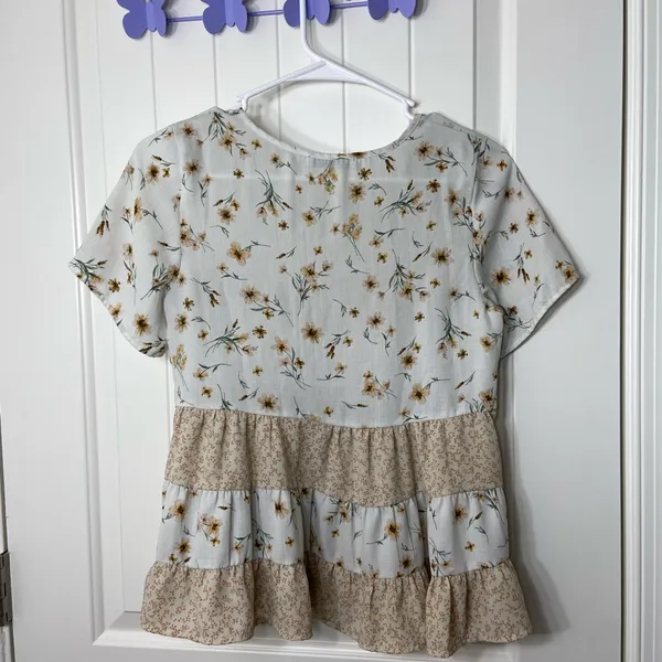 NWOT Paper‎ Crane women’s tan cream floral tiered ruffle blouse XS - Image 6
