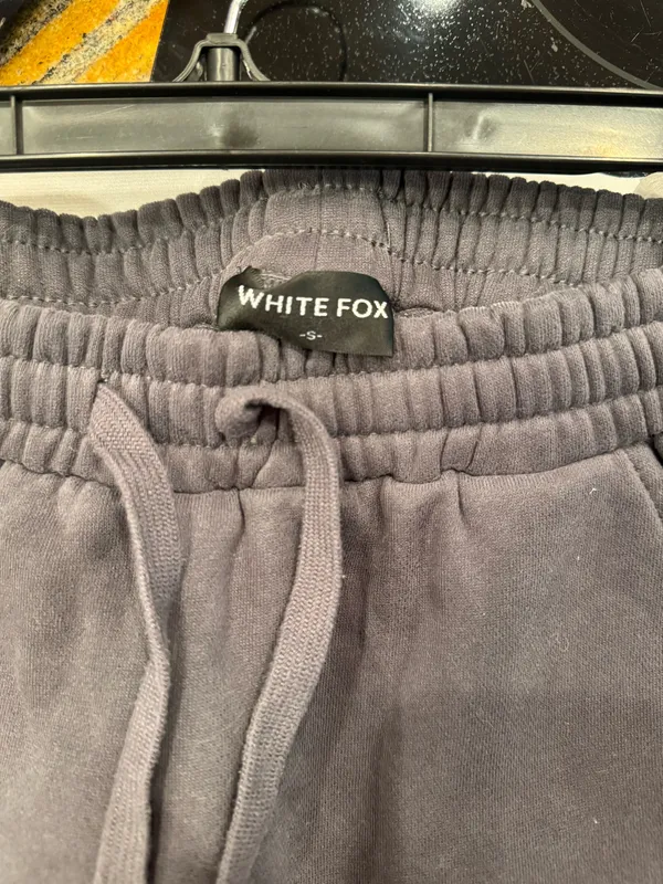 White fox jogger shorts - Image 2