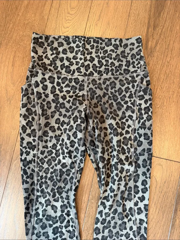 Lululemon InStill High-Rise Tight 25” ThreeD Leopard Gray Size 10 - C71-010 - Image 2