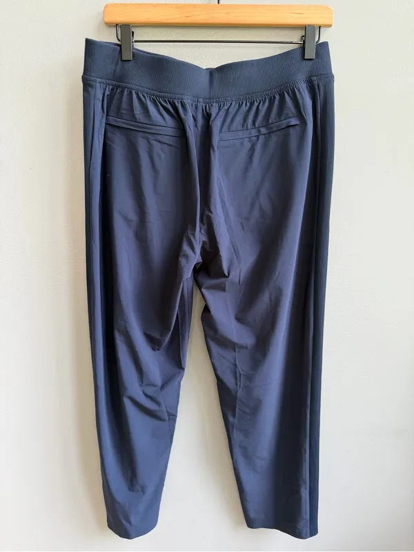 Athleta Brooklyn Ankle Pant in Navy Size 8 Casual Wrinkle Resistant Stretch - Image 7