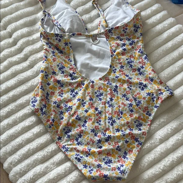 Shade and Shore Floral One-Piece Swimsuit - Image 4
