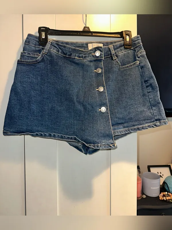 Denim Skort $40 MSRP - Image 4