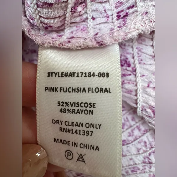 Astr The Label Pink Fuchsia Floral Smocked Lace Blouse size Medium $88 - Image 9