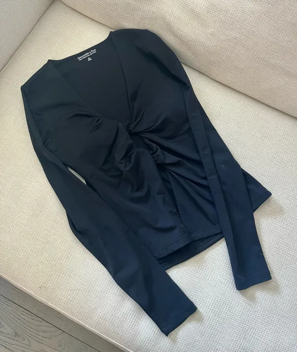 Abercrombie & Fitch Bra-Free Black Twist-Front Long Sleeve Cutout Top - Image 5