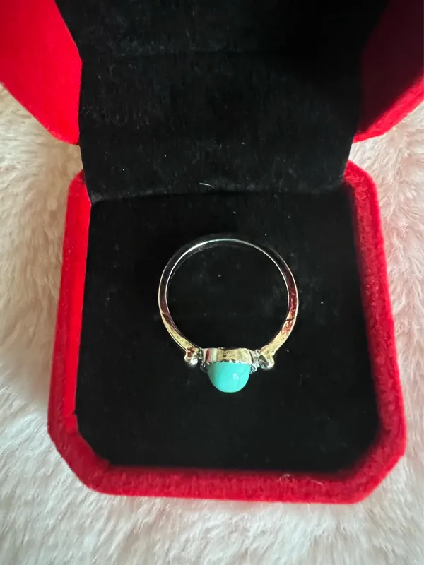 Gorgeous Silver Simulated Turquoise Ring Size 7 - Image 3
