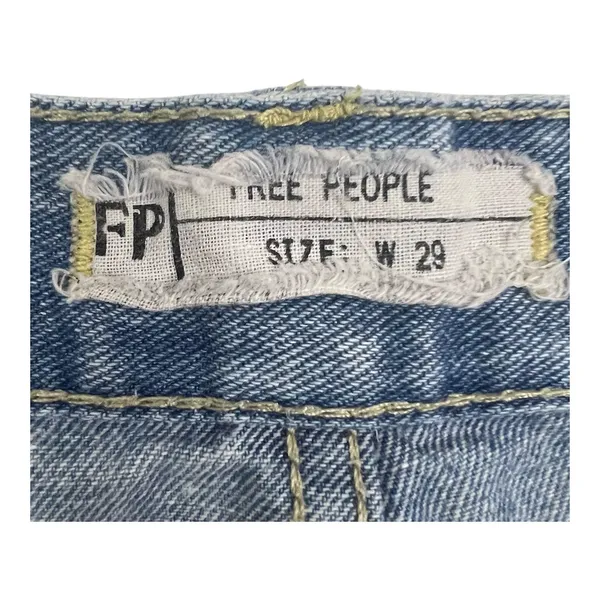 Free People Distressed Light Wash Cut Off Denim Jean Shorts Size 29 - Image 3