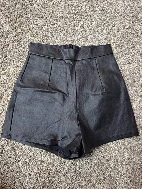 Windsor Black Leather Shorts - Image 2