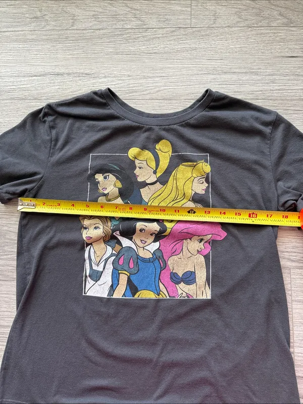 Disney Black Short Sleeve Tee with Classic Princess Portraits Size M - Image 3