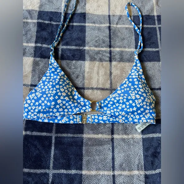 Zaful Blue Floral Bikini Set with White and Yellow Daisies - Image 3