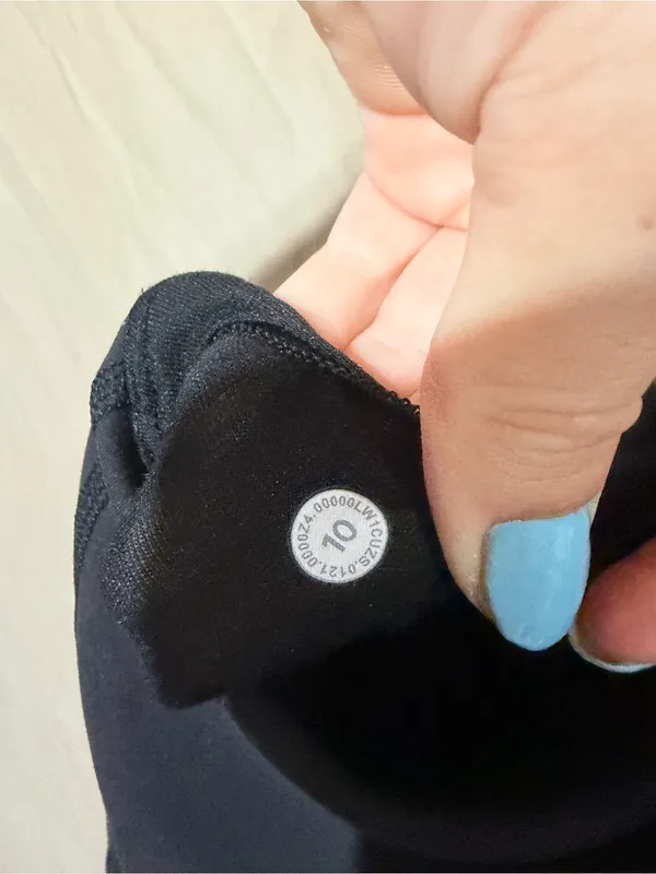 Lululemon Everlux and Mesh Cropped Tank - Image 4