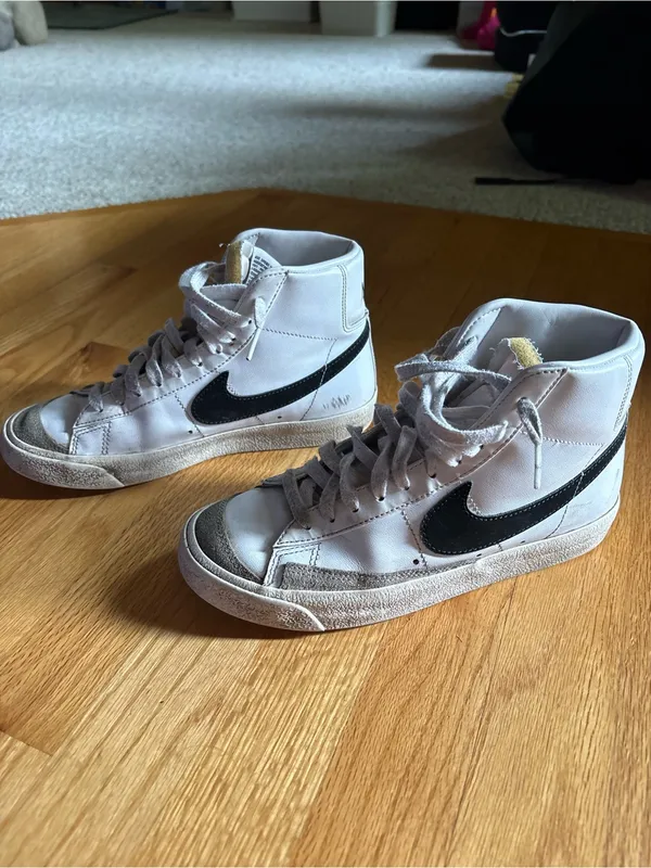 Nike Men’s White High-Top Sneakers with Black Swoosh and Gray Suede Toe - Image 2