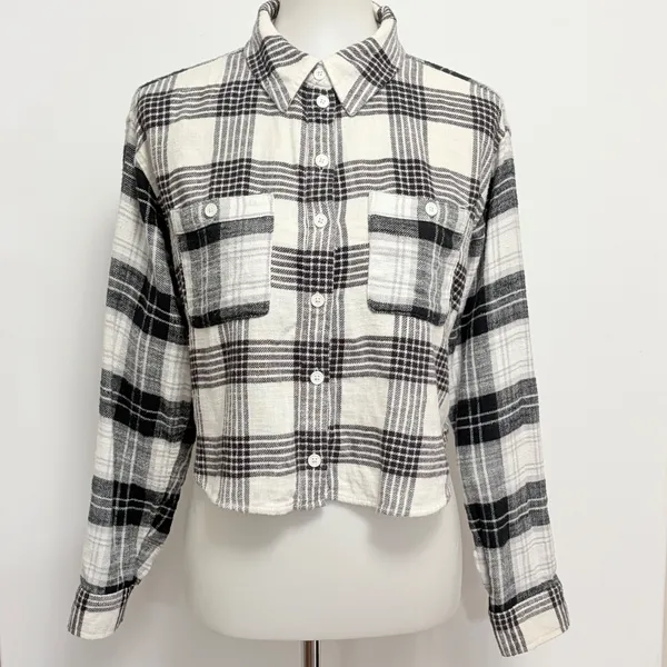 American Eagle Flannel Shirt XS Black White Plaid Cropped Button Down Cabincore - Image 2
