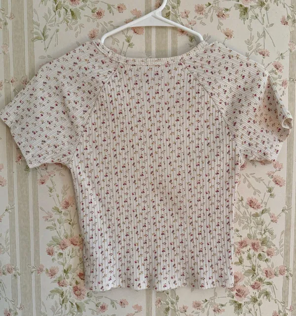 American Eagle Dainty Floral Top - Image 2
