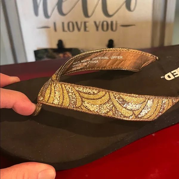 Unr8ed Serena Sparkly Gold Flip Flops Size 7 - Image 12