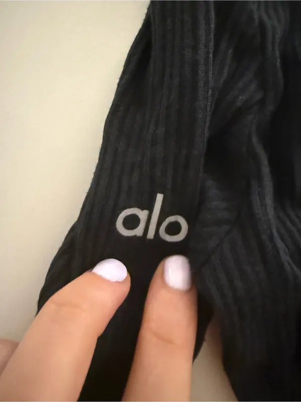 ALO Yoga Black Ribbed Long-Sleeve Crop Top - Image 3