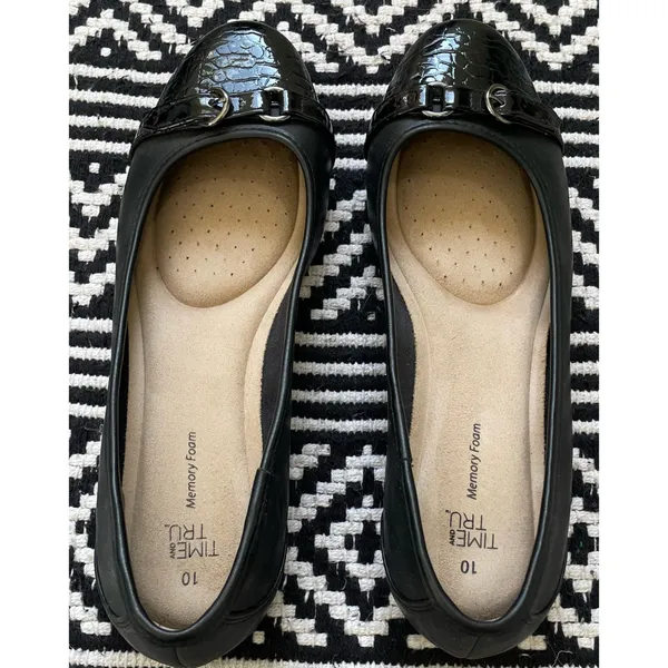Time & Tru Black Buckle Croc Flats - Image 4