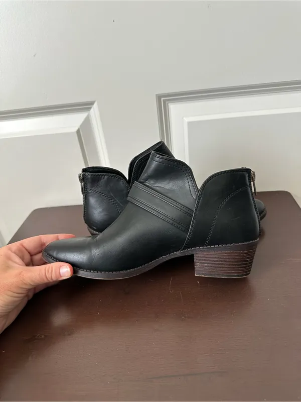 David Aaron Vegan Leather Austin Buckle Booties size 7.5 Black - Image 8
