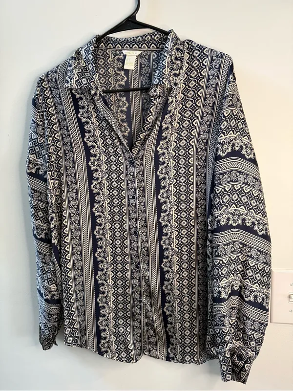 Forever 21 Navy and White Patterned Long-Sleeve Shirt - Image 2
