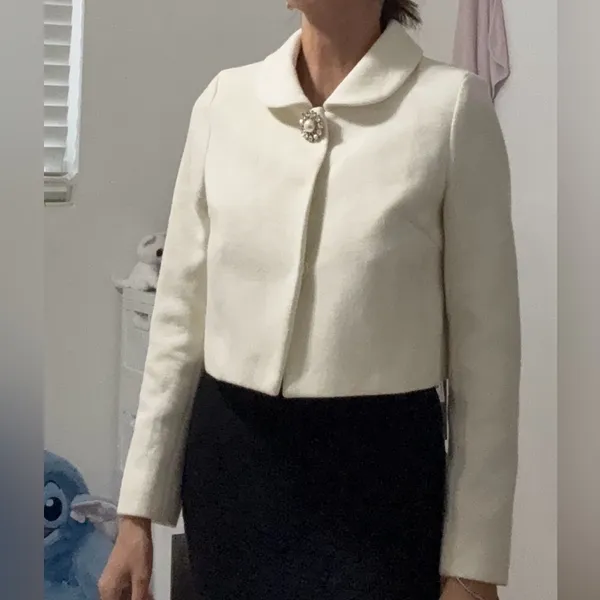 Elegant Cream Women's Jacket In S - Image 2