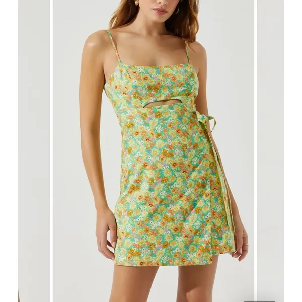 Astr‎ Women's Floral Spring Green Mini Keyhole Wrap Dress Size Small - Image 5
