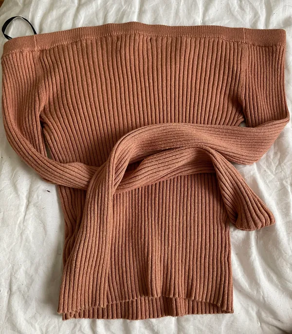Off the shoulder ribbed sweater - Image 2